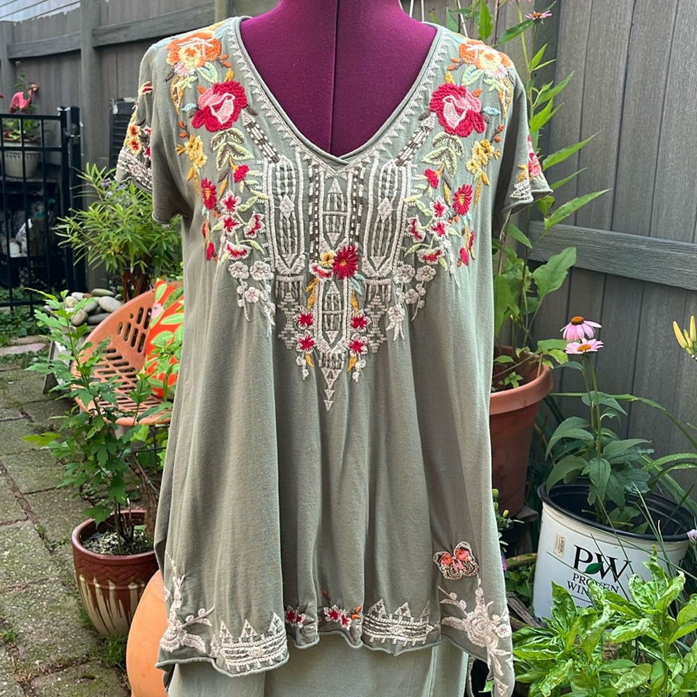 Johnny Was embroidered top xs